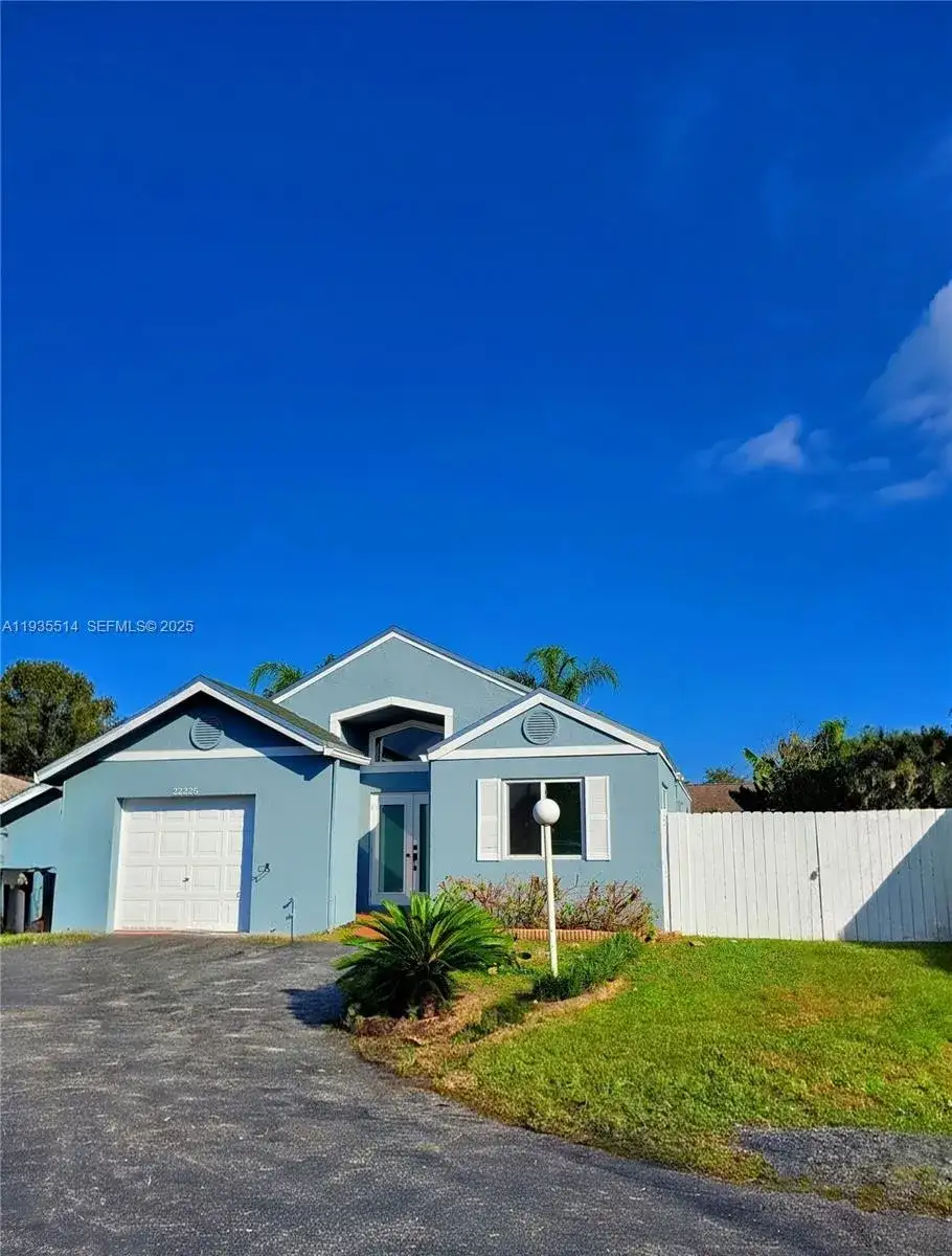 22225 SW 100th Ave, Cutler Bay FL 33190 photo 2