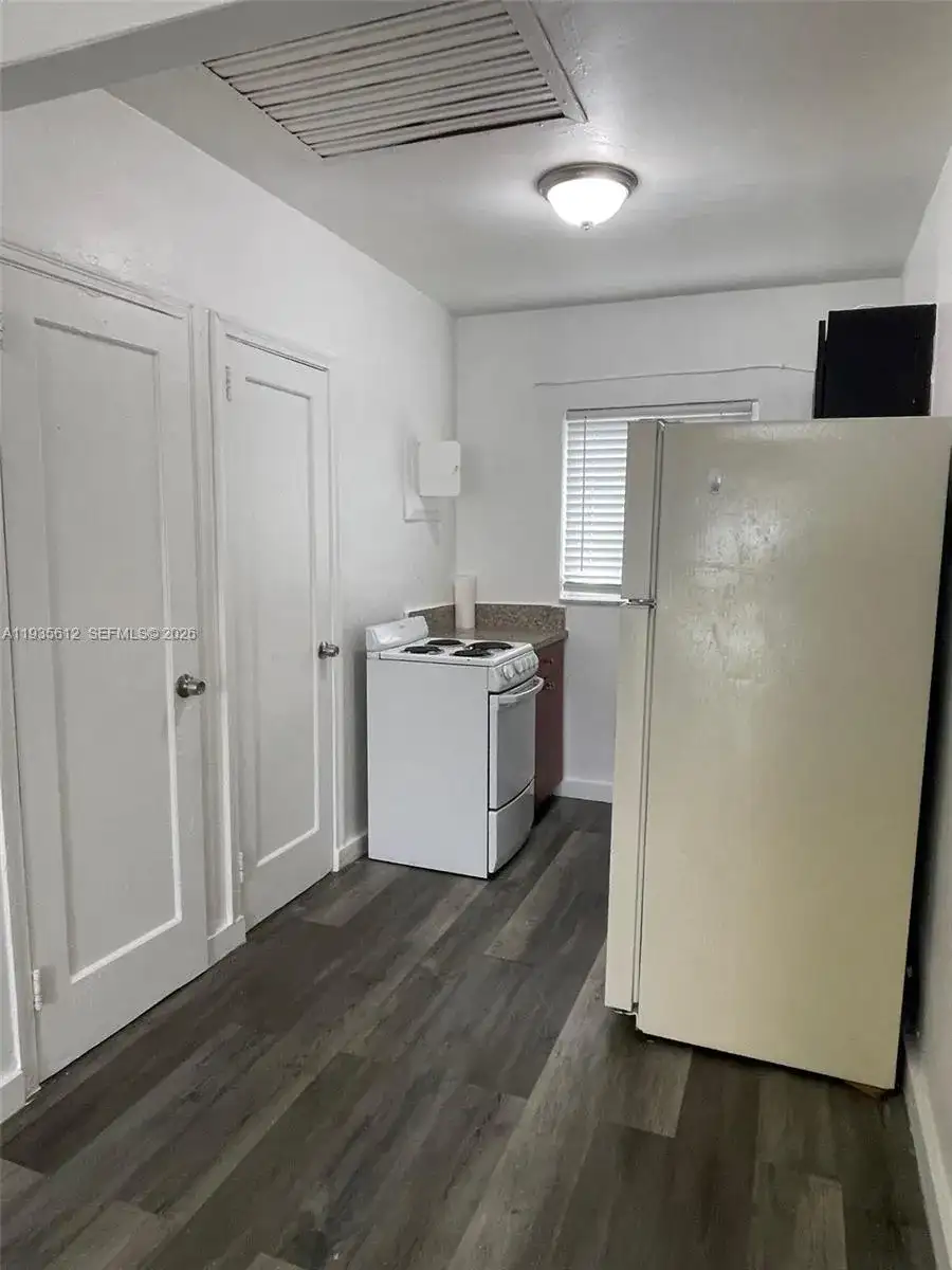 430 SW 6th Ave # 10, Miami FL 33130 photo 5