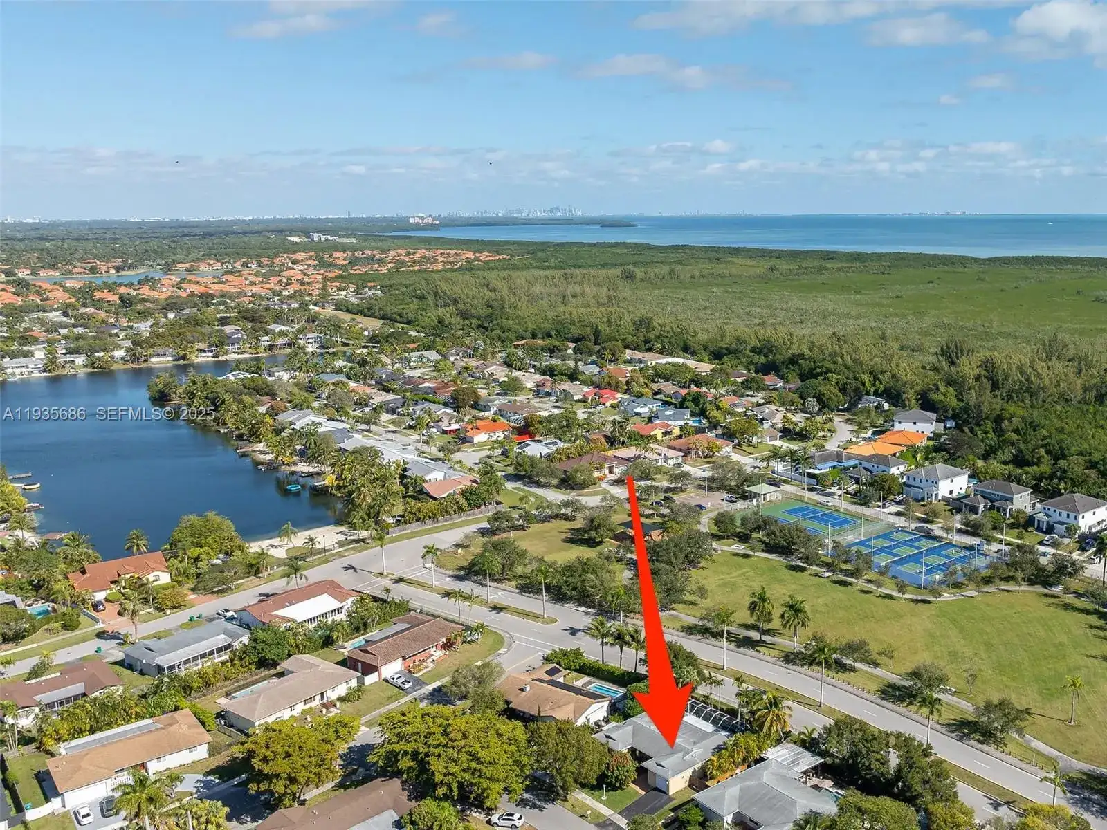 20565 SW 80th Pl, Cutler Bay FL 33189 photo 2