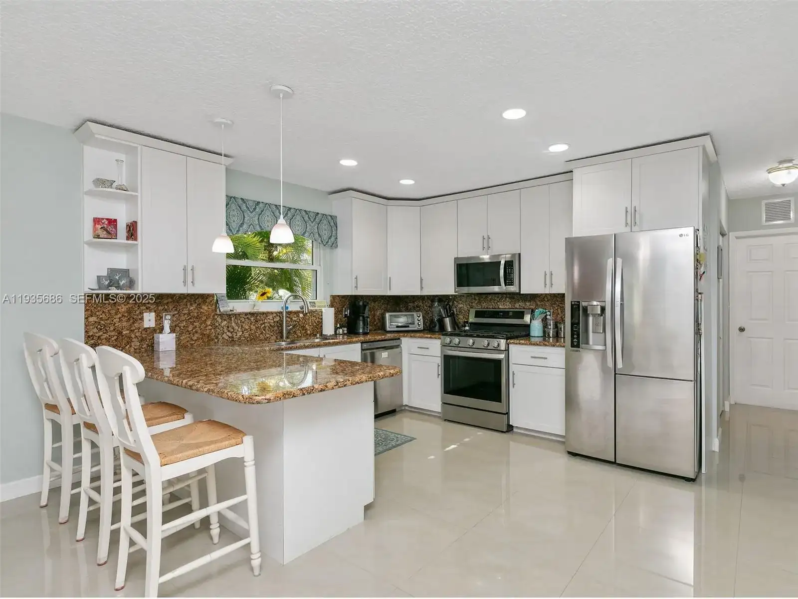20565 SW 80th Pl, Cutler Bay FL 33189 photo 3