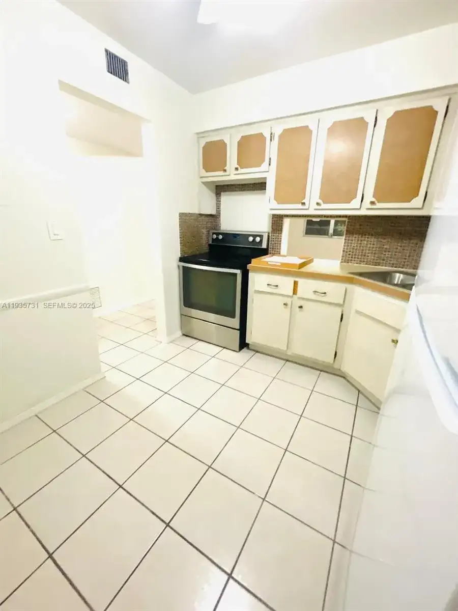 1550 NE 191st St # 306, Miami FL 33179 photo 2