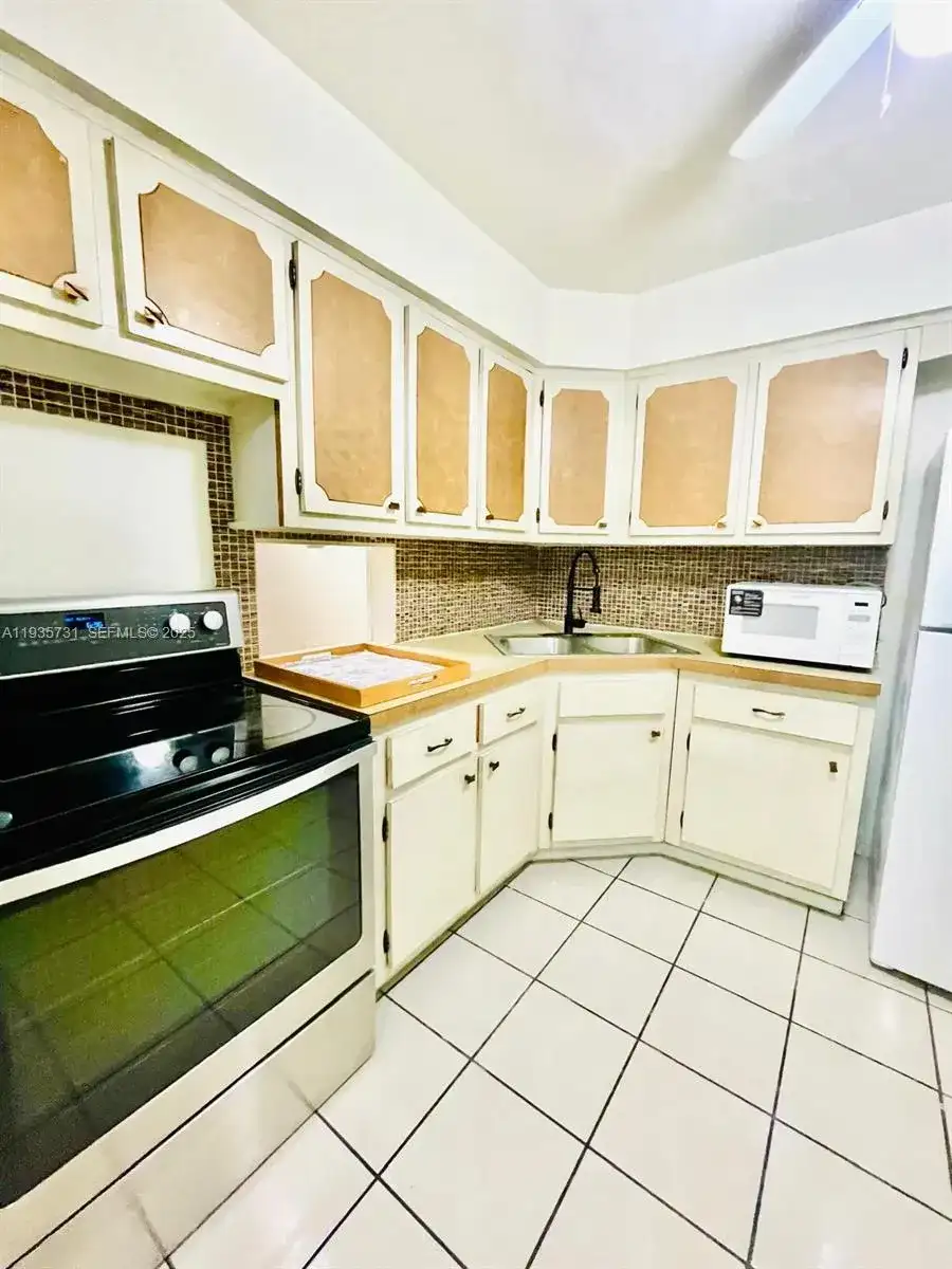 1550 NE 191st St # 306, Miami FL 33179 photo 4
