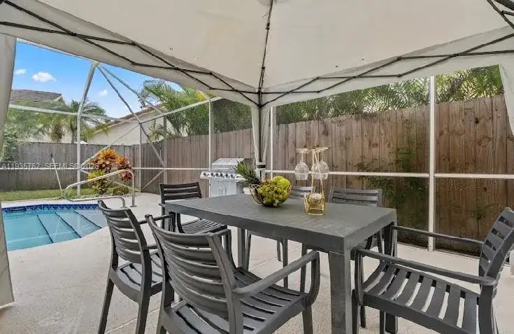 2002 Lake Breeze Ct, Wellington FL 33414 photo 4