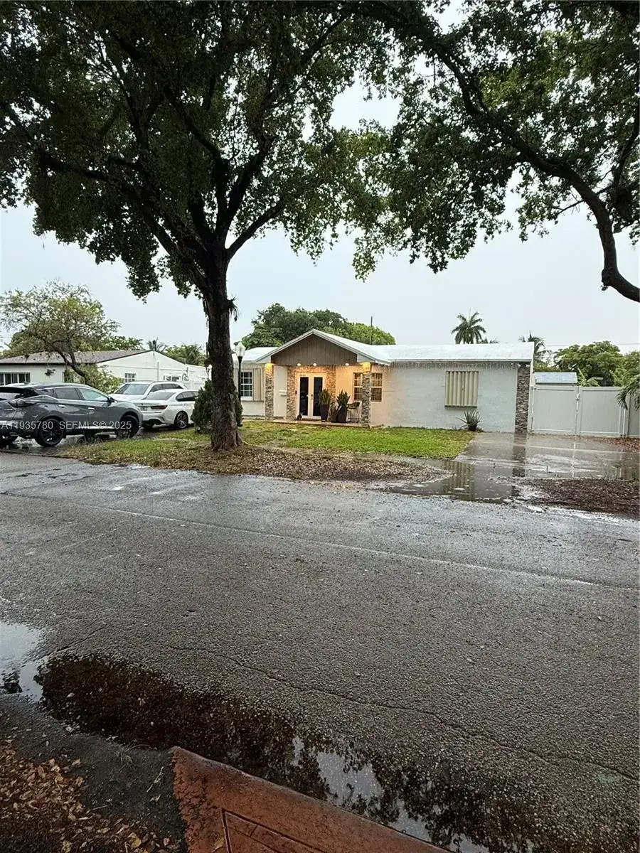 1031 NE 142nd St, North Miami FL 33161 photo 2