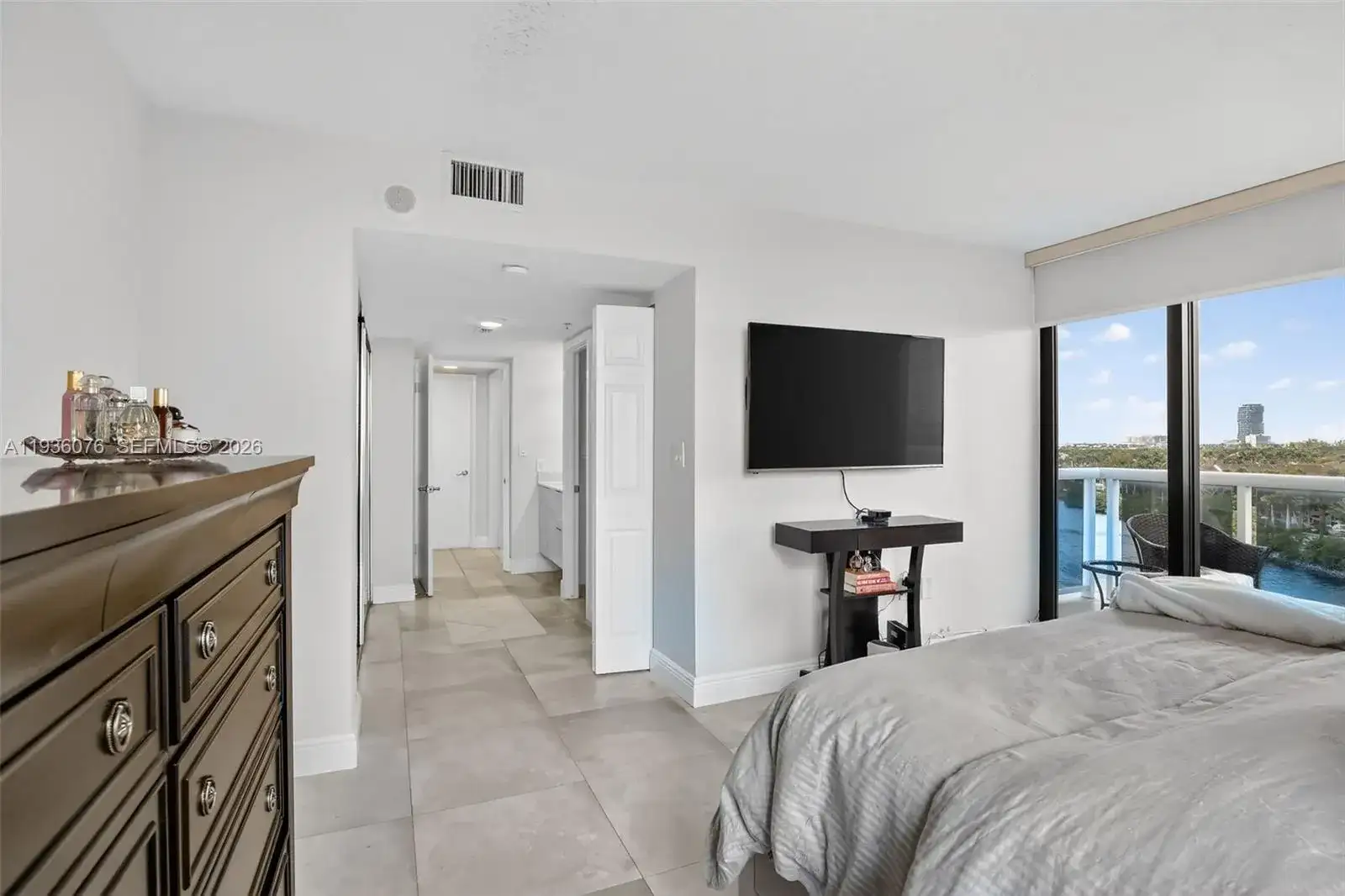 20505 E Country Club Dr # 833, Aventura FL 33180 photo 5