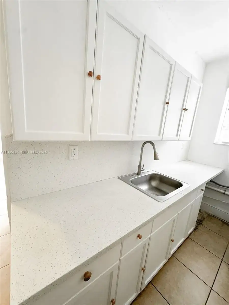 711 NW 1st St # 3, Miami FL 33128 photo 5