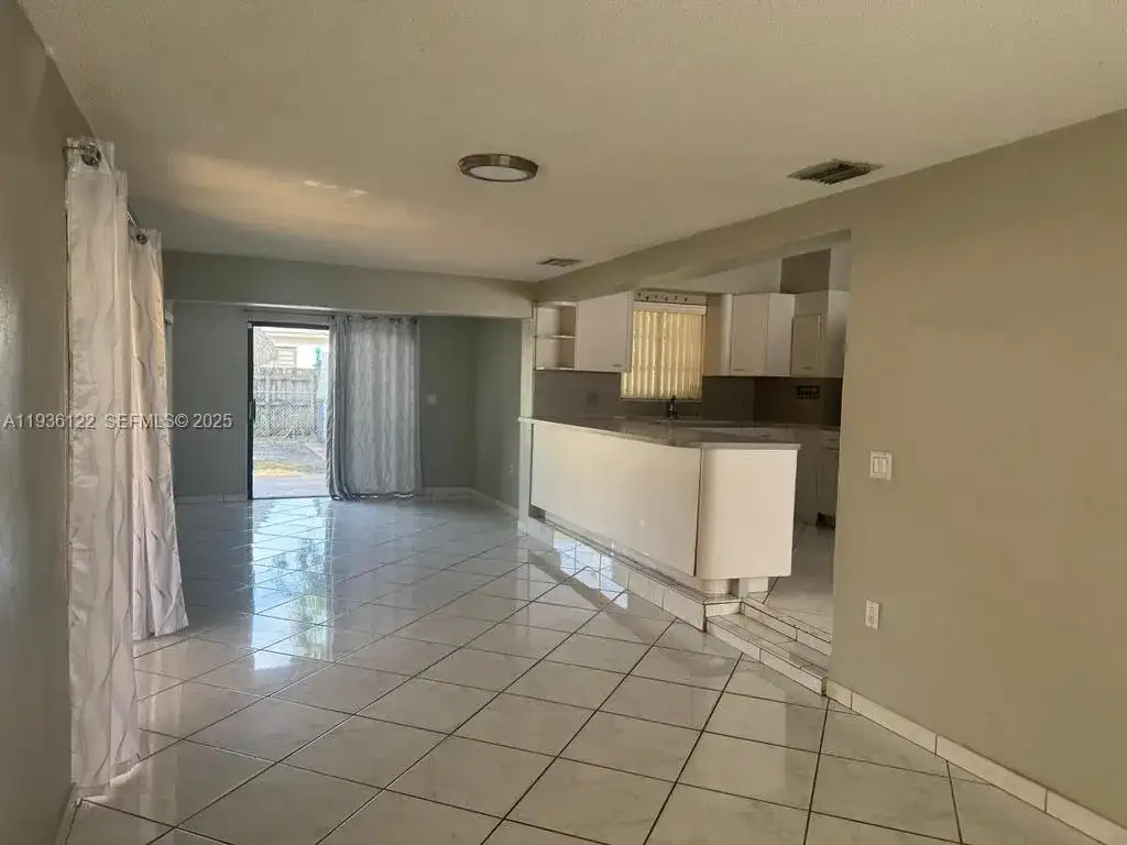 451 W 30th Pl, Hialeah FL 33012 photo 2