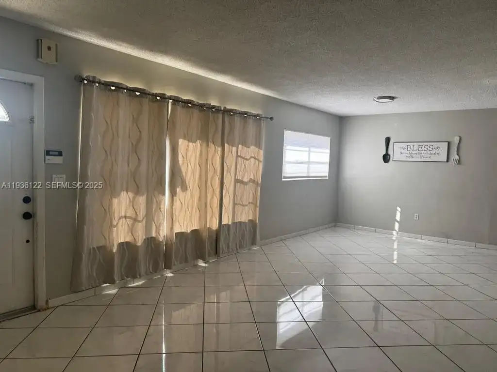 451 W 30th Pl, Hialeah FL 33012 photo 3