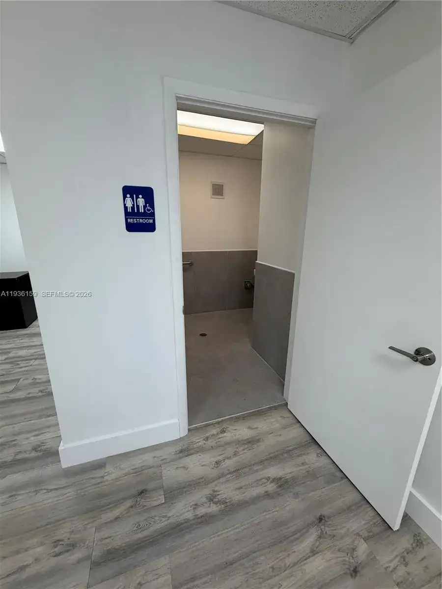 3939 NW 7th St # 206, Miami FL 33126 photo 4