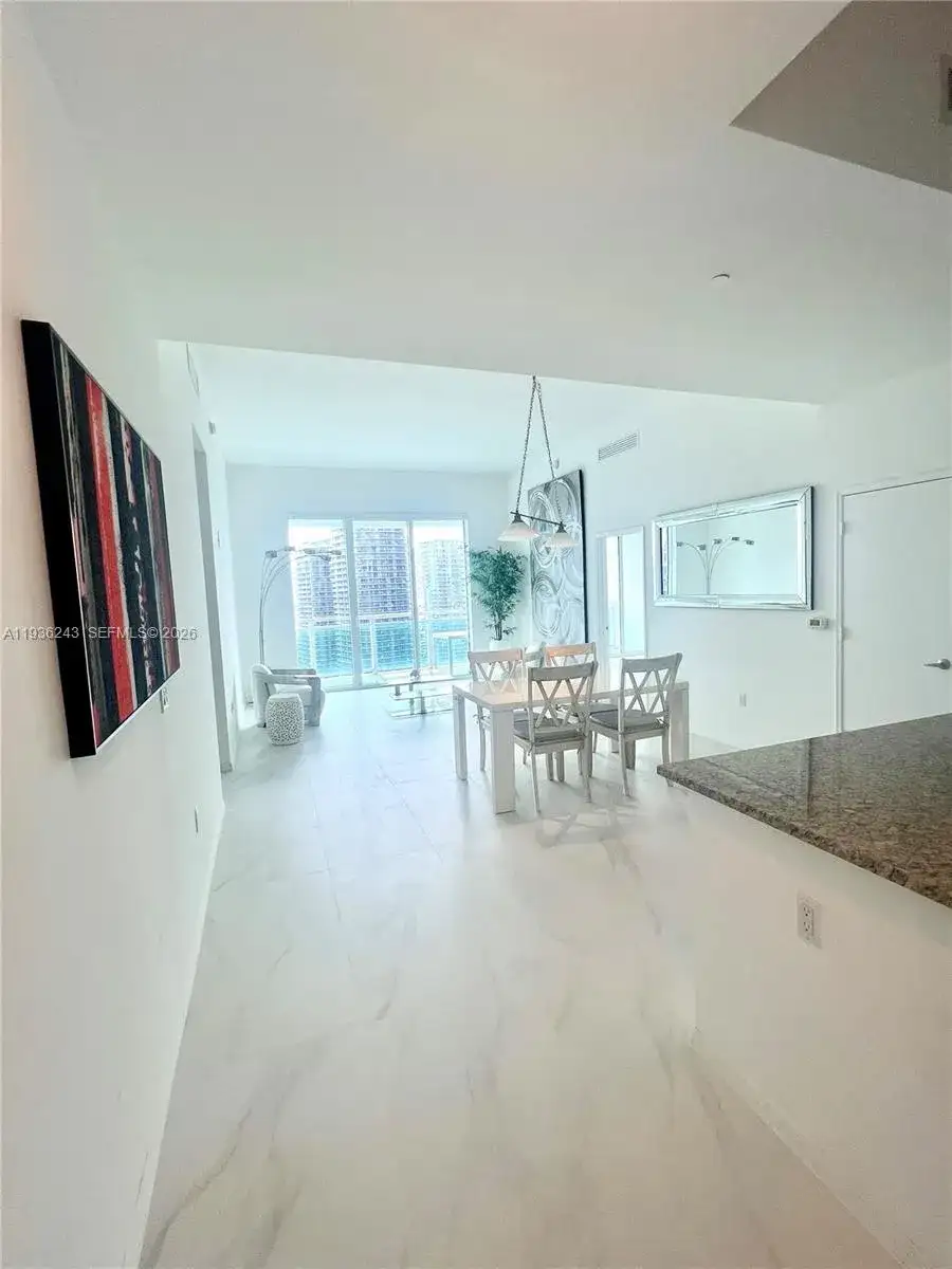 951 Brickell Ave, Miami FL 33131 photo 2