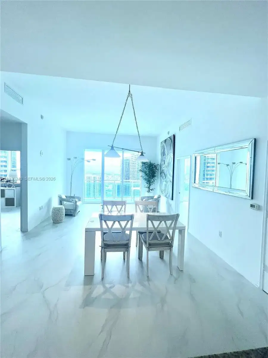 951 Brickell Ave, Miami FL 33131 photo 4