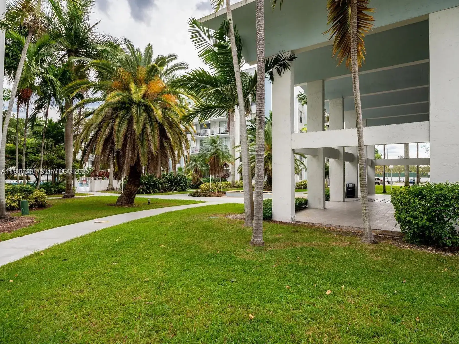 496 NW 165th St Rd # 412, Miami FL 33169 photo 3