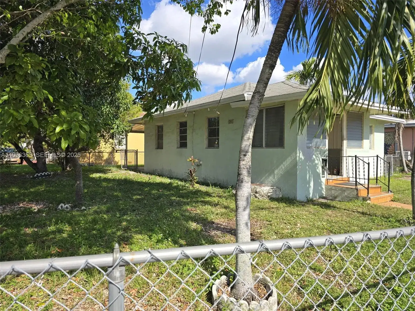 401 NW 33rd Ave, Miami FL 33125 photo 2
