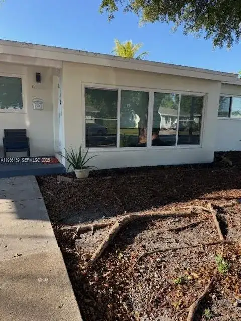 9385 Jamaica Dr, Cutler Bay FL 33189 photo 2