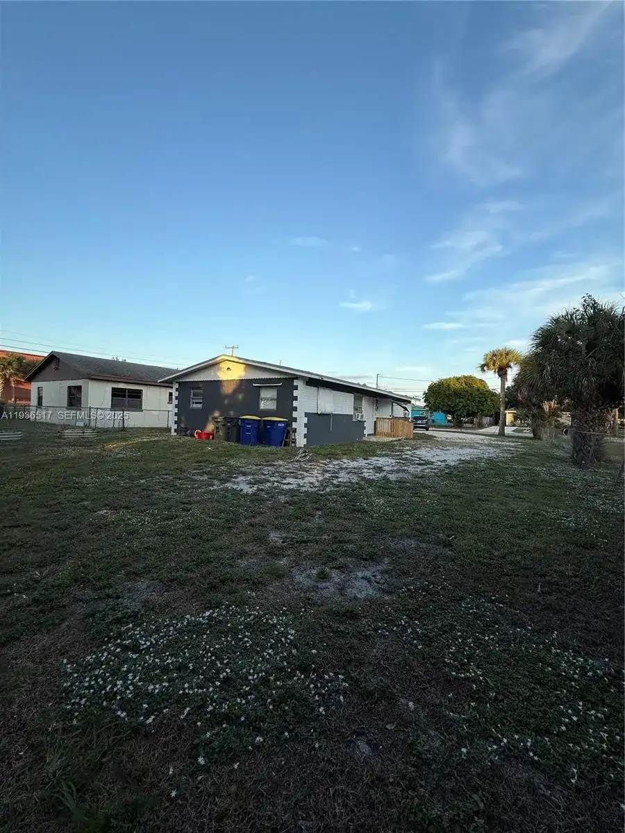911 18th N St # A, Fort Pierce FL 34950 photo 3