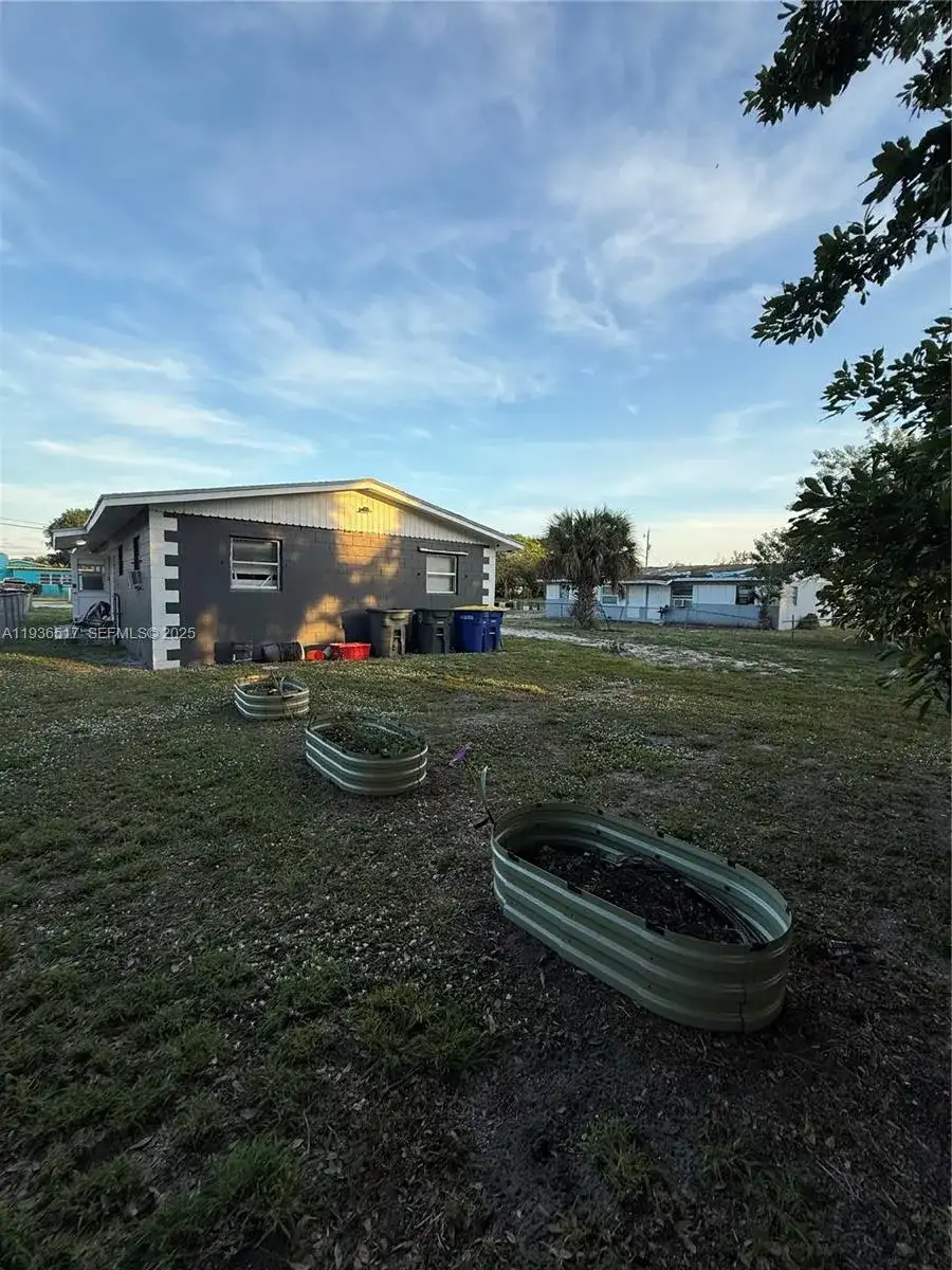 911 18th N St # A, Fort Pierce FL 34950 photo 5