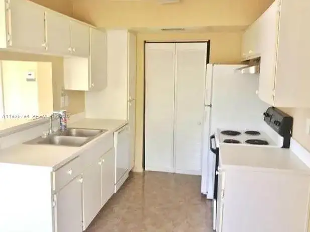 8731 NW 39th St # 8731, Sunrise FL 33351 photo 4