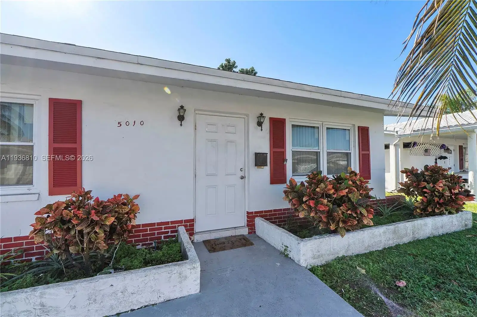 5010 NW 51st St, Tamarac FL 33319 photo 2