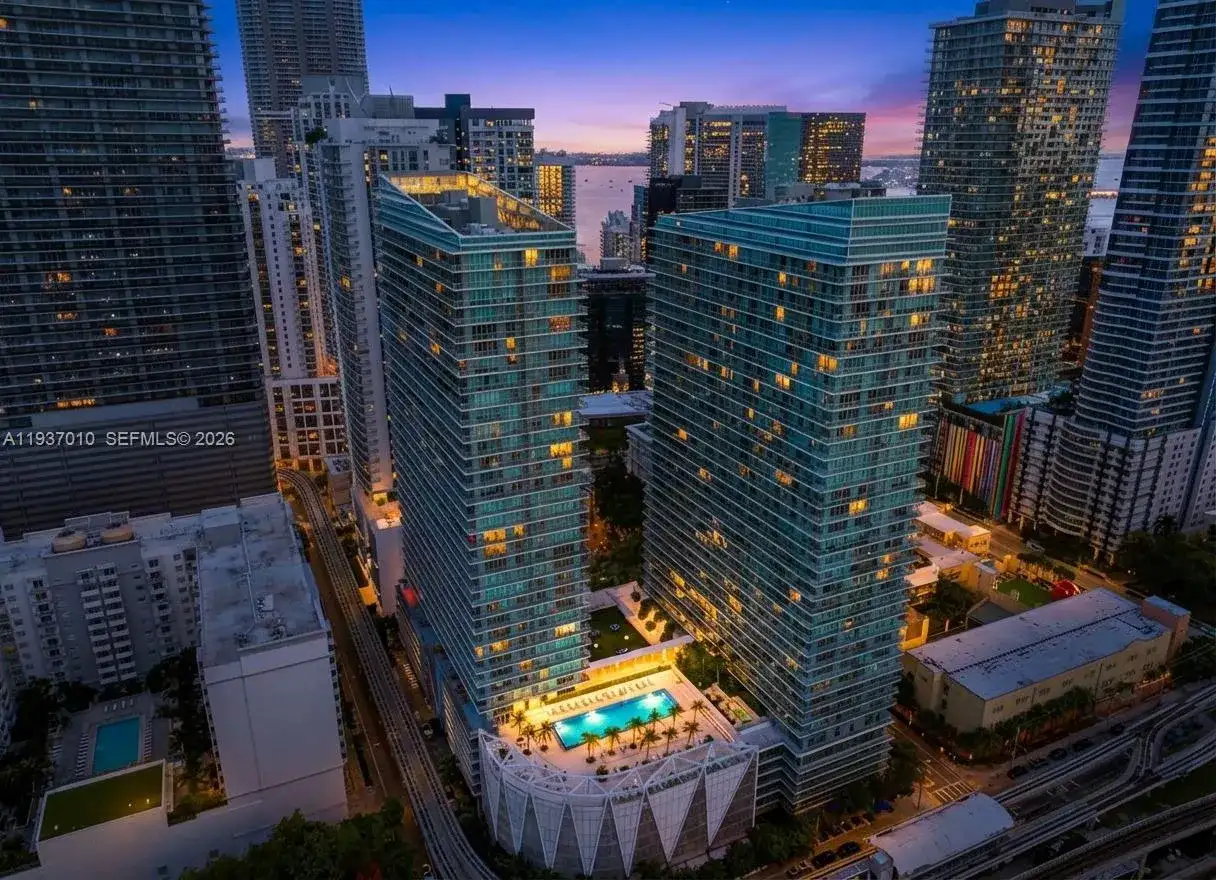 1111 SW 1st Ave, Miami FL 33130 photo 2