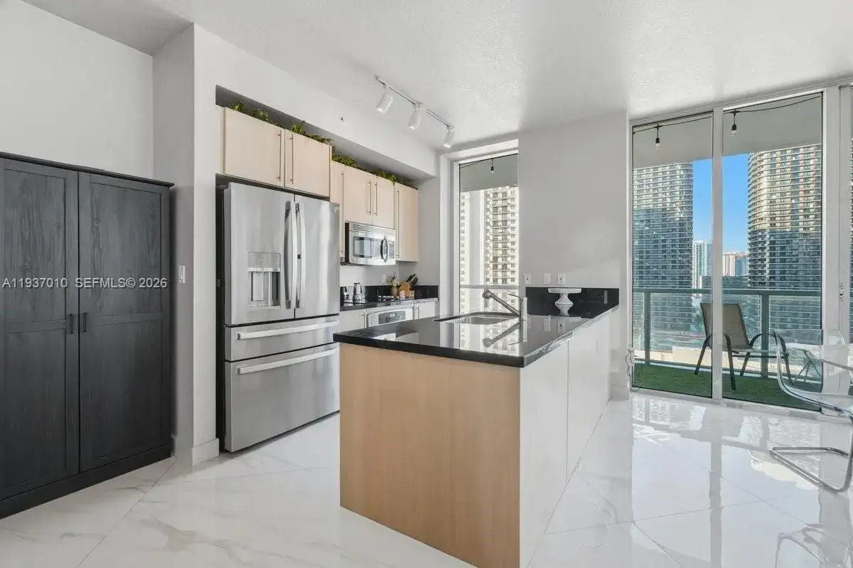 1111 SW 1st Ave, Miami FL 33130 photo 3