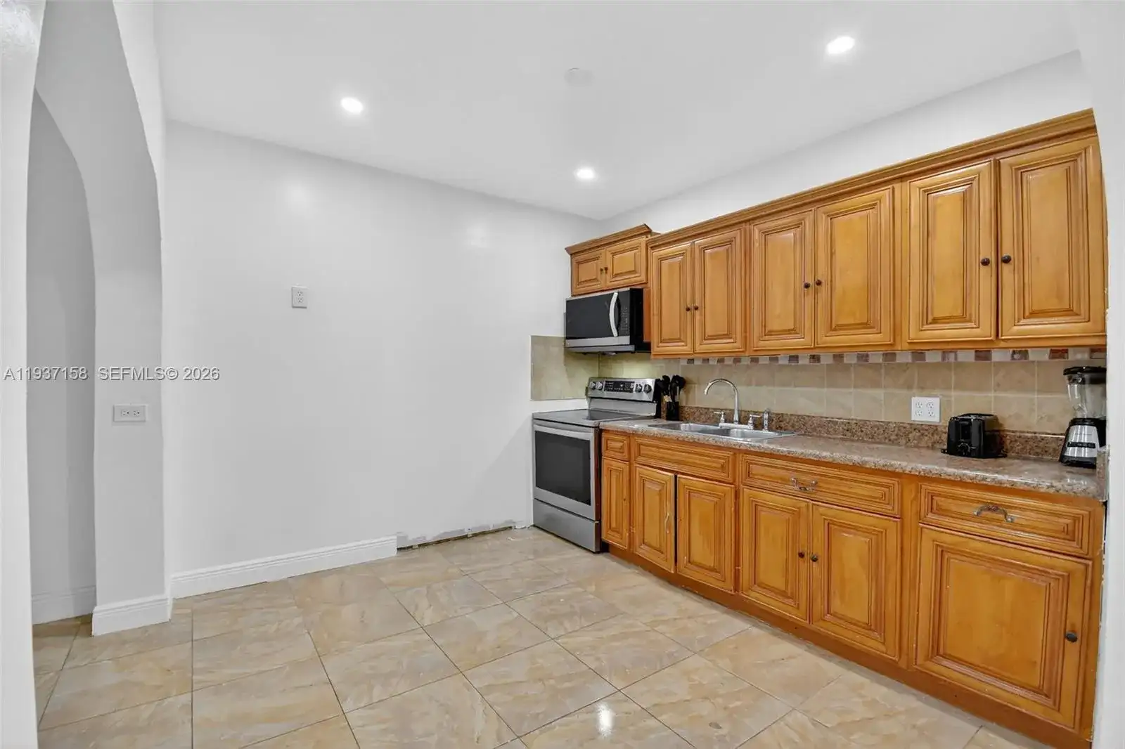 643 NE 130th St, North Miami FL 33161 photo 2