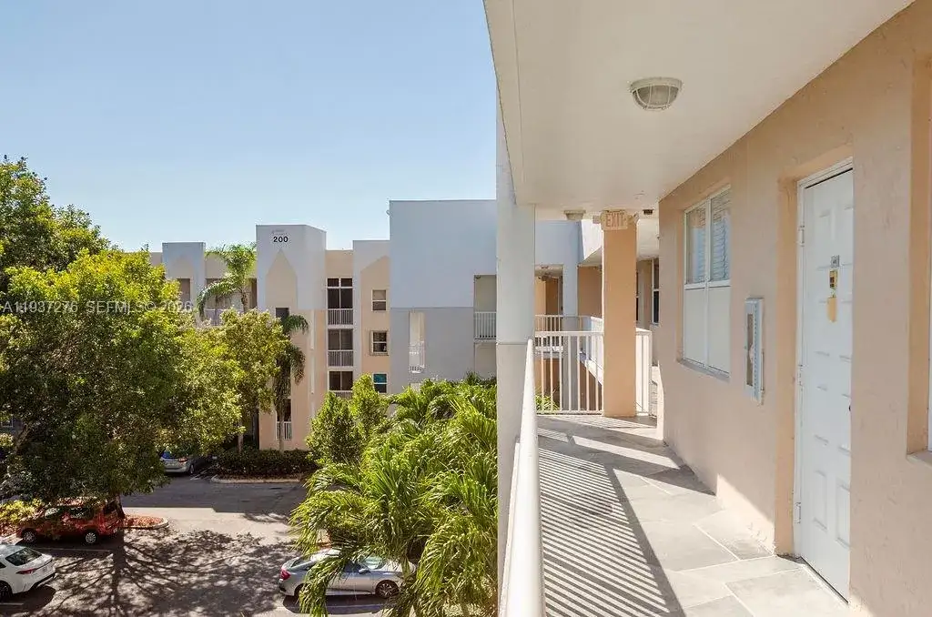 2601 N Nob Hill Rd # 402, Sunrise FL 33322 photo 3