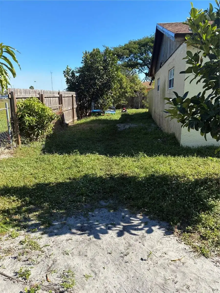 3009 NW 204th Ter, Miami Gardens FL 33056 photo 2