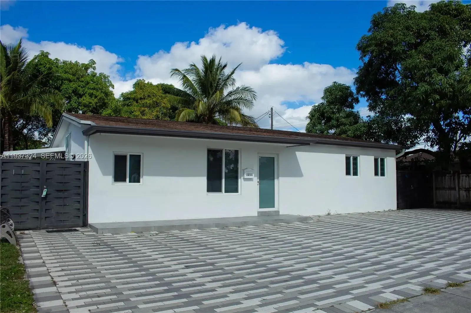 1211 W 34th St, Hialeah FL 33012 photo 4