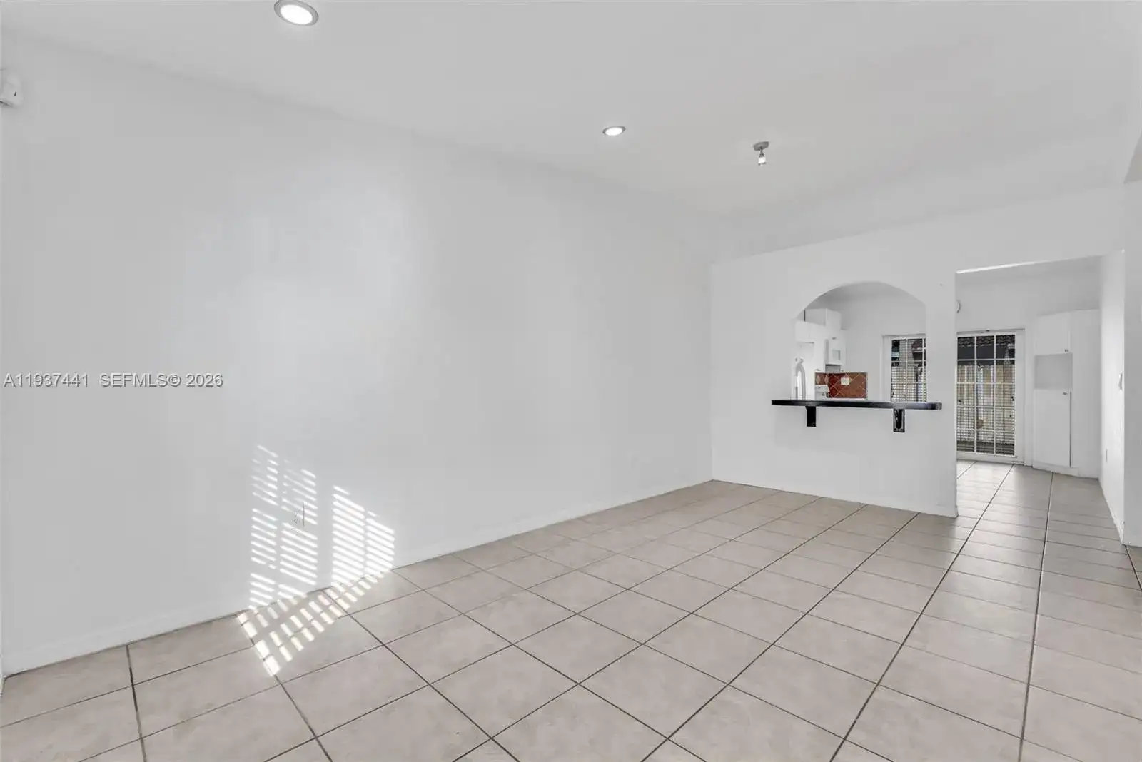 7665 NW 183rd Ter # 1405, Hialeah FL 33015 photo 2