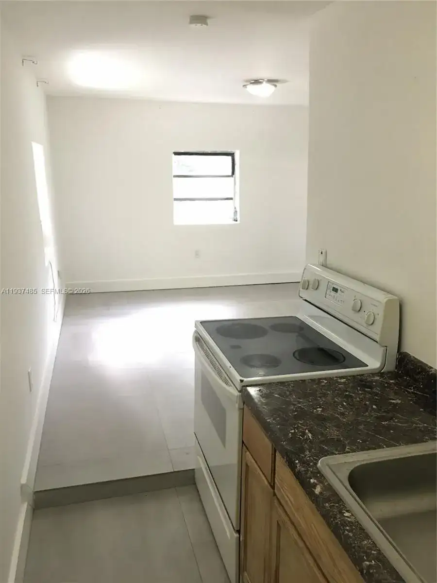 2612 NE 206th St, Miami FL 33180 photo 2