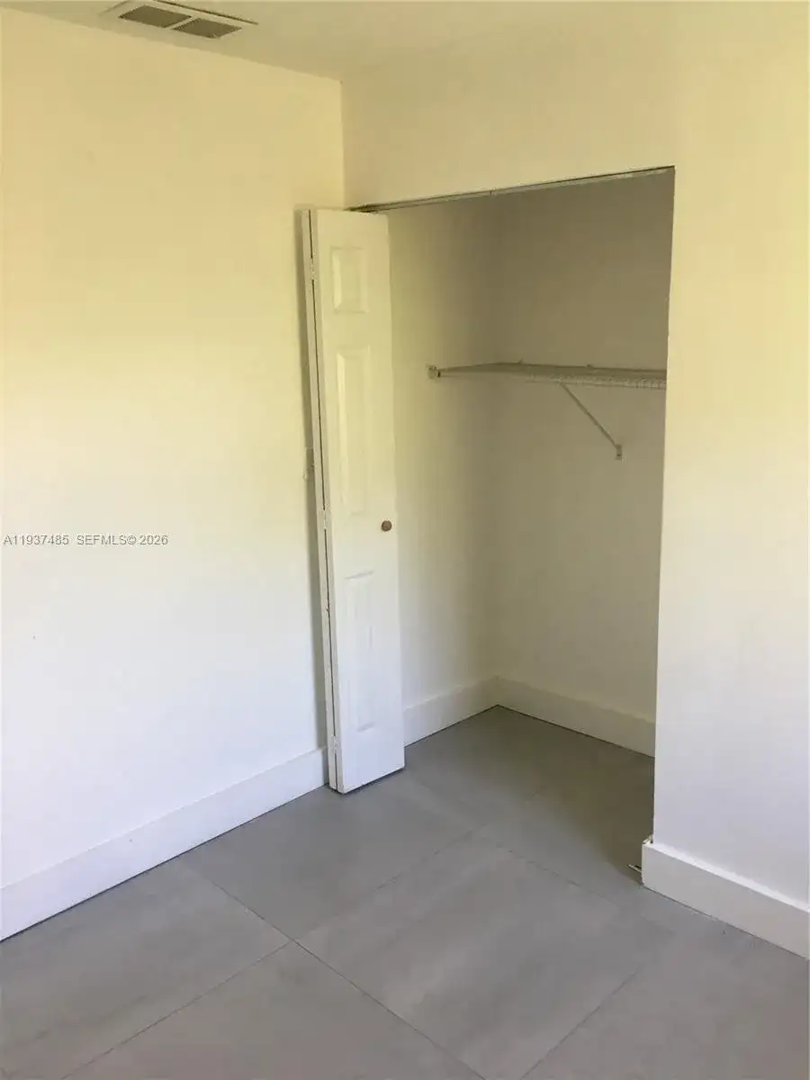 2612 NE 206th St, Miami FL 33180 photo 3
