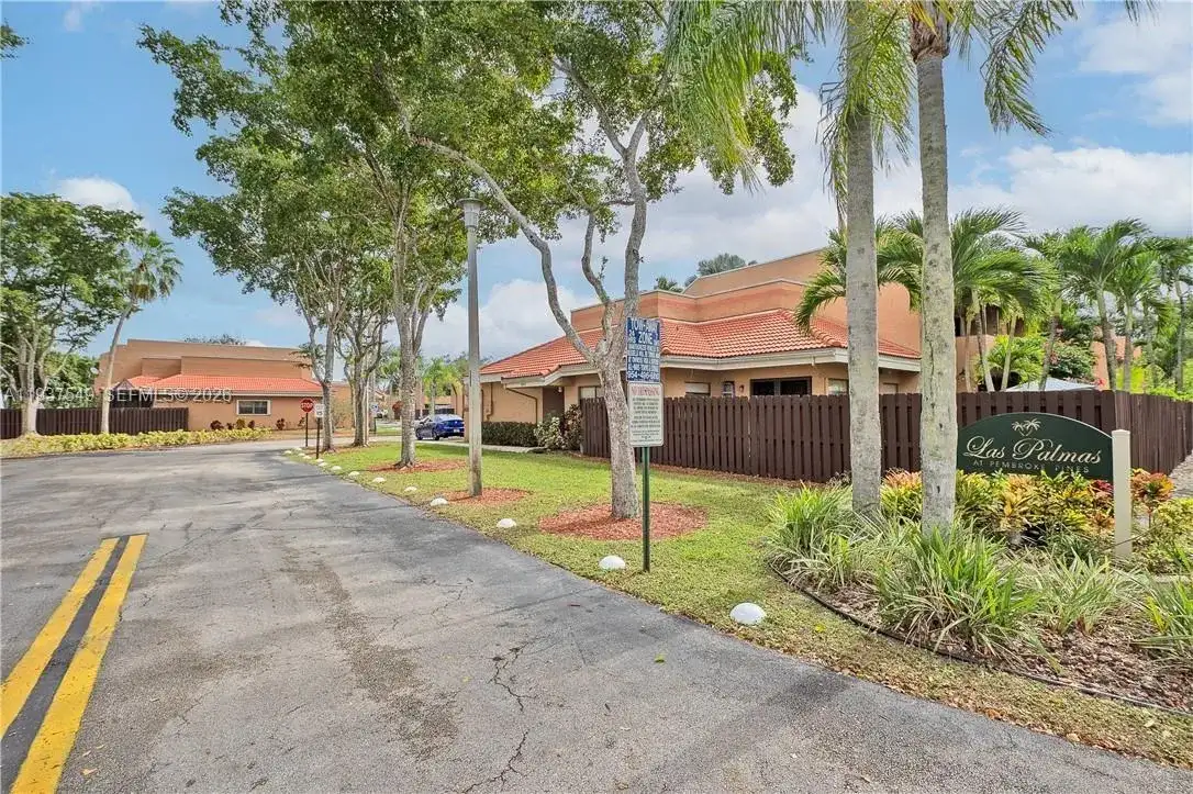 12032 S Las Palmas Dr, Pembroke Pines FL 33025 photo 2