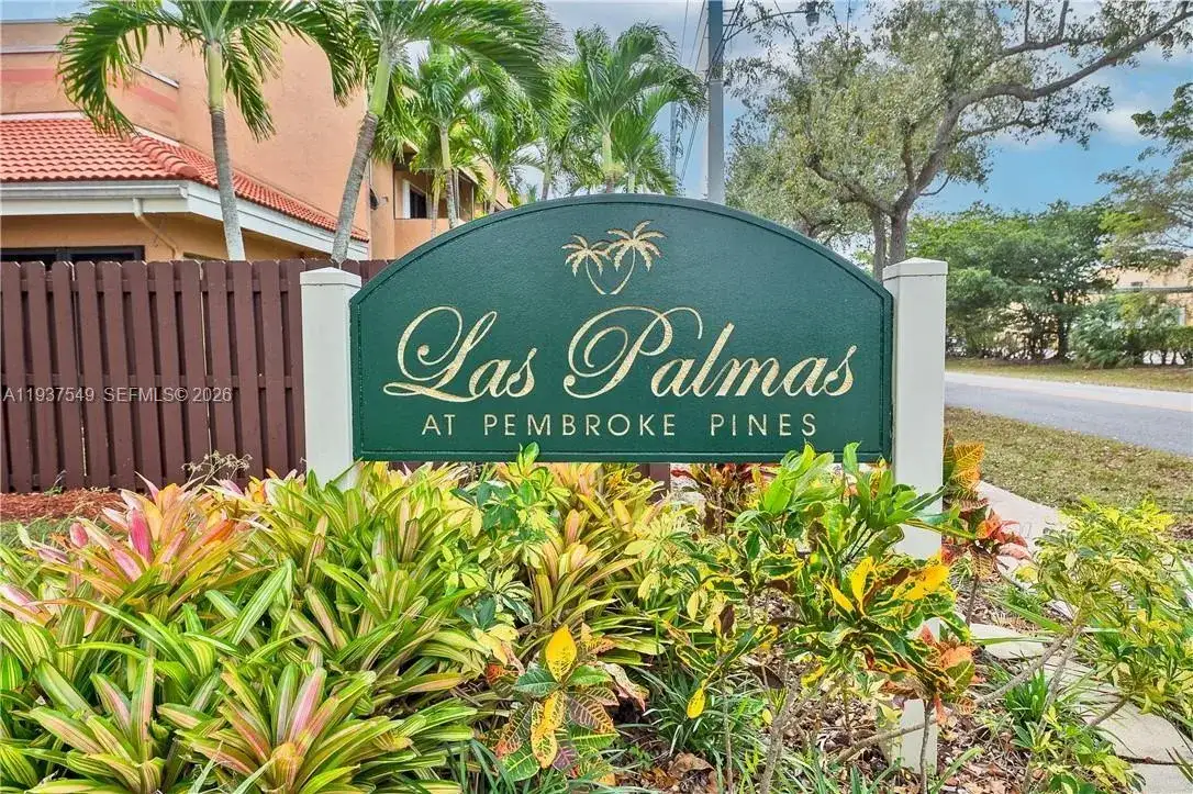 12032 S Las Palmas Dr, Pembroke Pines FL 33025 photo 3