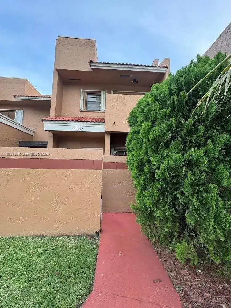 12032 S Las Palmas Dr, Pembroke Pines FL 33025 photo 5