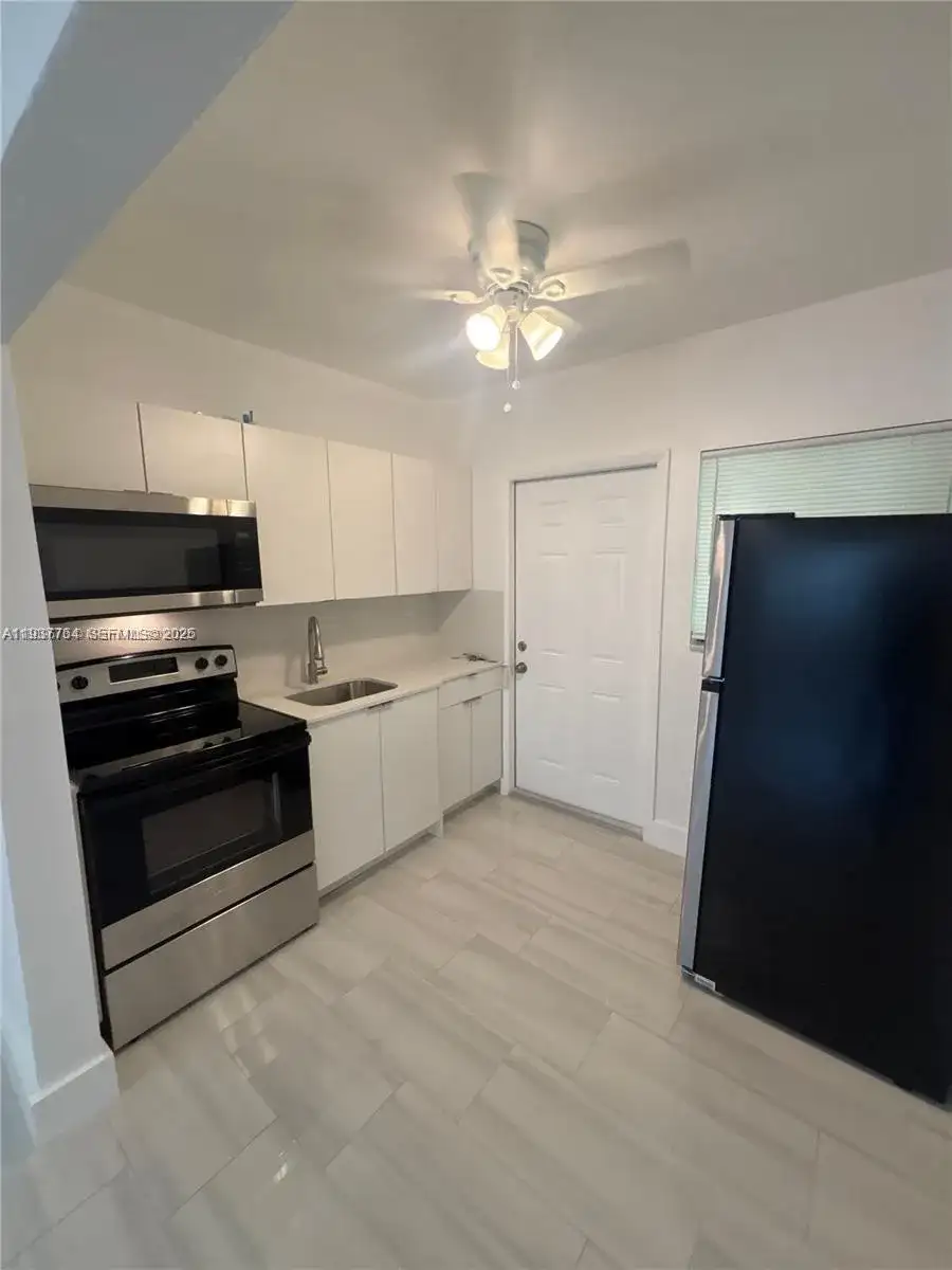 671 SW 7th St # 6, Miami FL 33130 photo 4