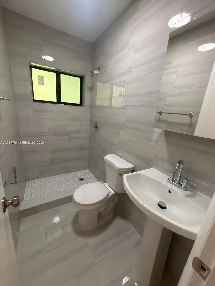 671 SW 7th St # 6, Miami FL 33130 photo 5