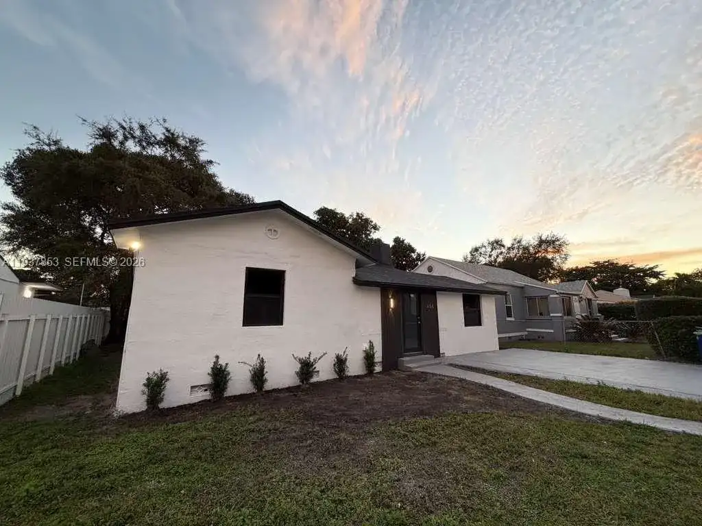 854 NW 76th St, Miami FL 33150 photo 2