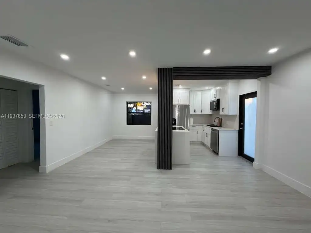 854 NW 76th St, Miami FL 33150 photo 4