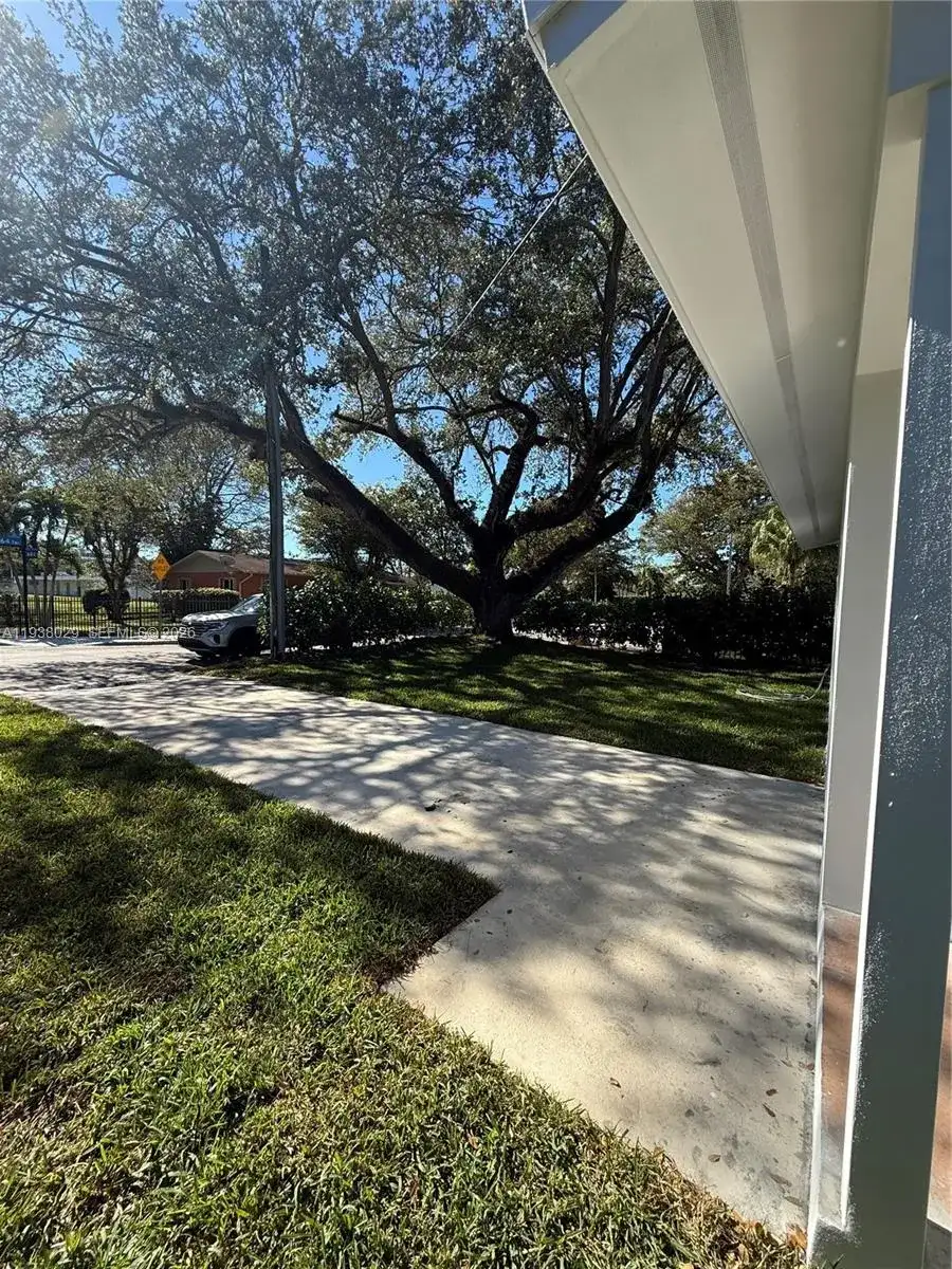 6091 SW 64th Ter, South Miami FL 33143 photo 4