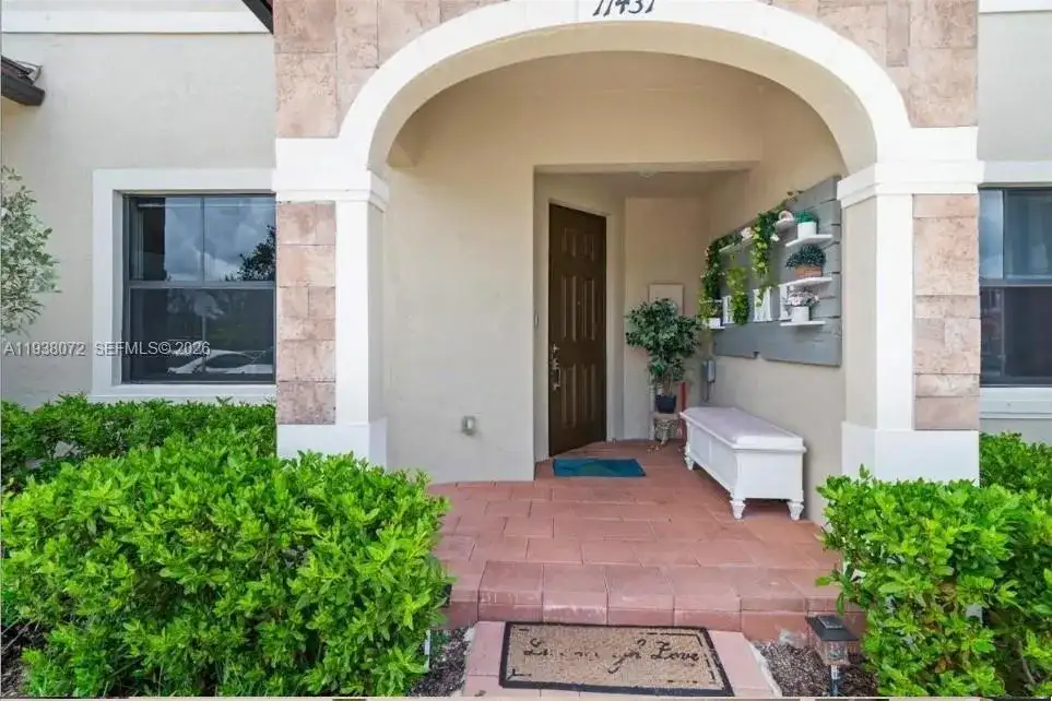 11431 W 32nd Ln, Hialeah FL 33018 photo 2