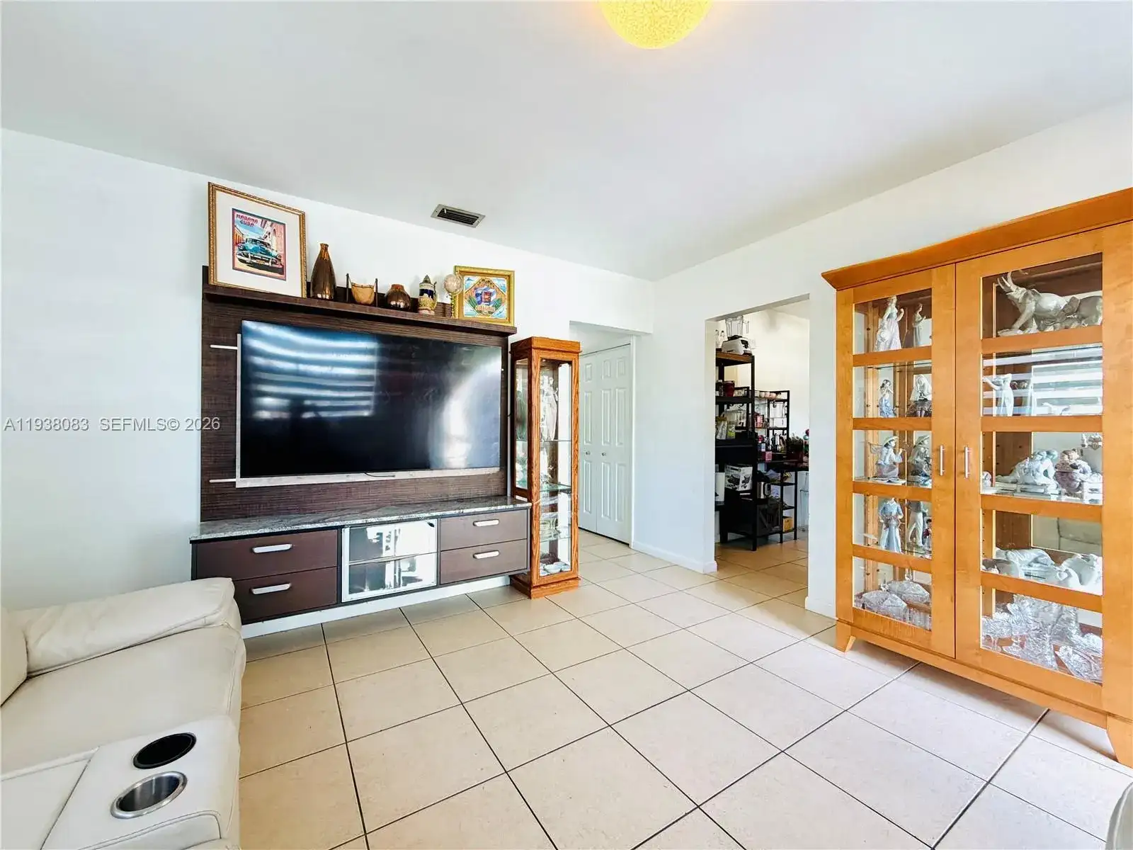 546 E 39th St, Hialeah FL 33013 photo 4