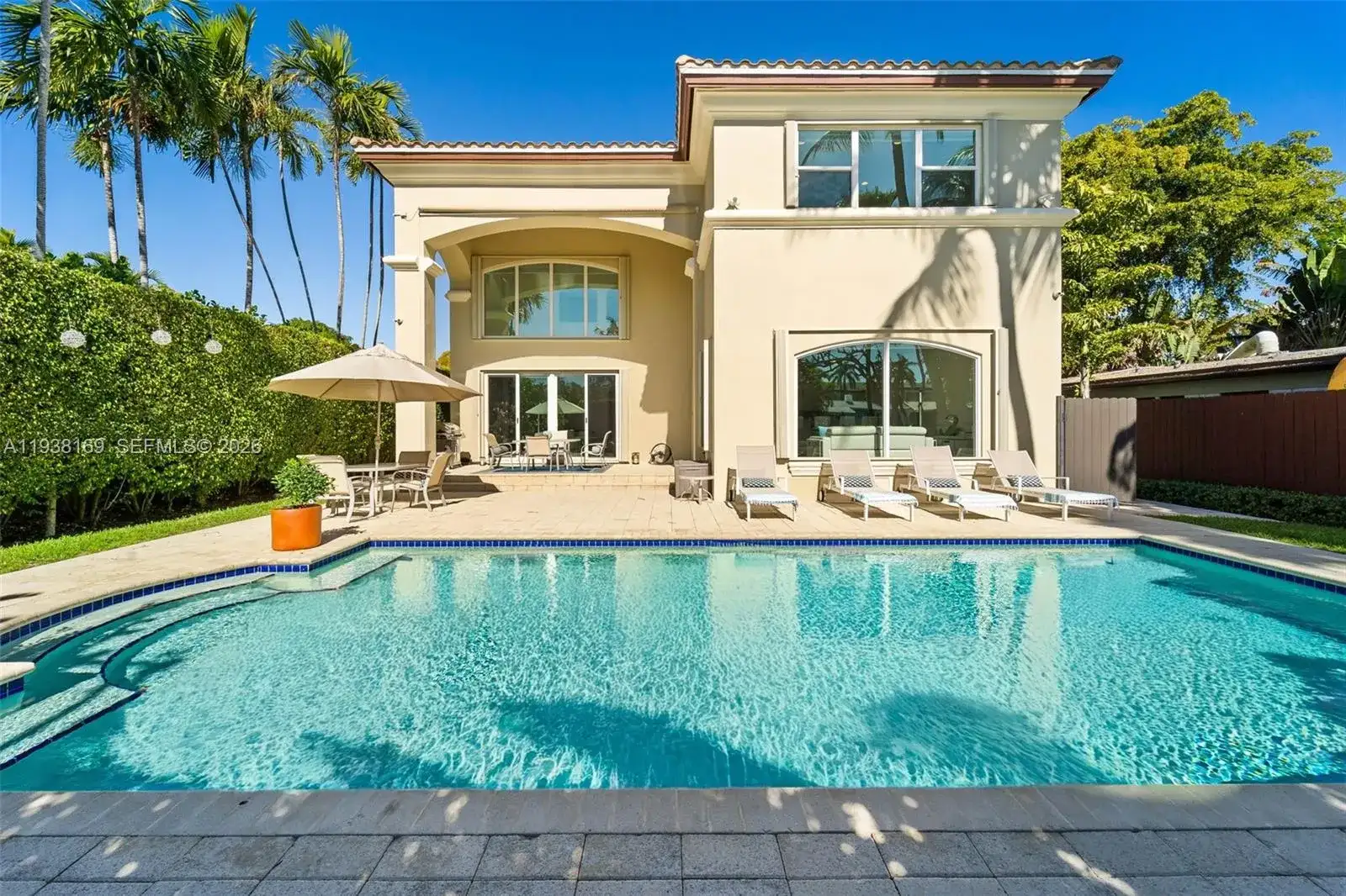 1490 Cleveland Rd, Miami Beach FL 33141 photo 2