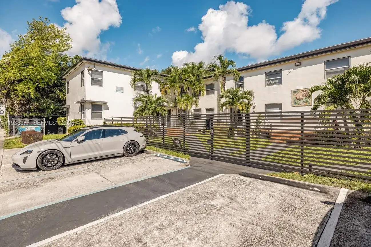 577 NE 82nd St # 14, Miami FL 33138 photo 2
