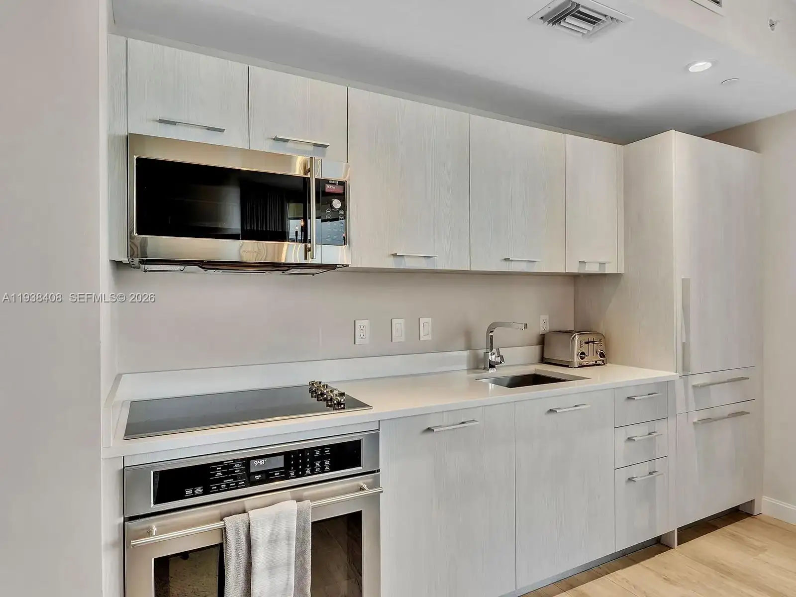 55 SW 9th St # 1808, Miami FL 33130 photo 4