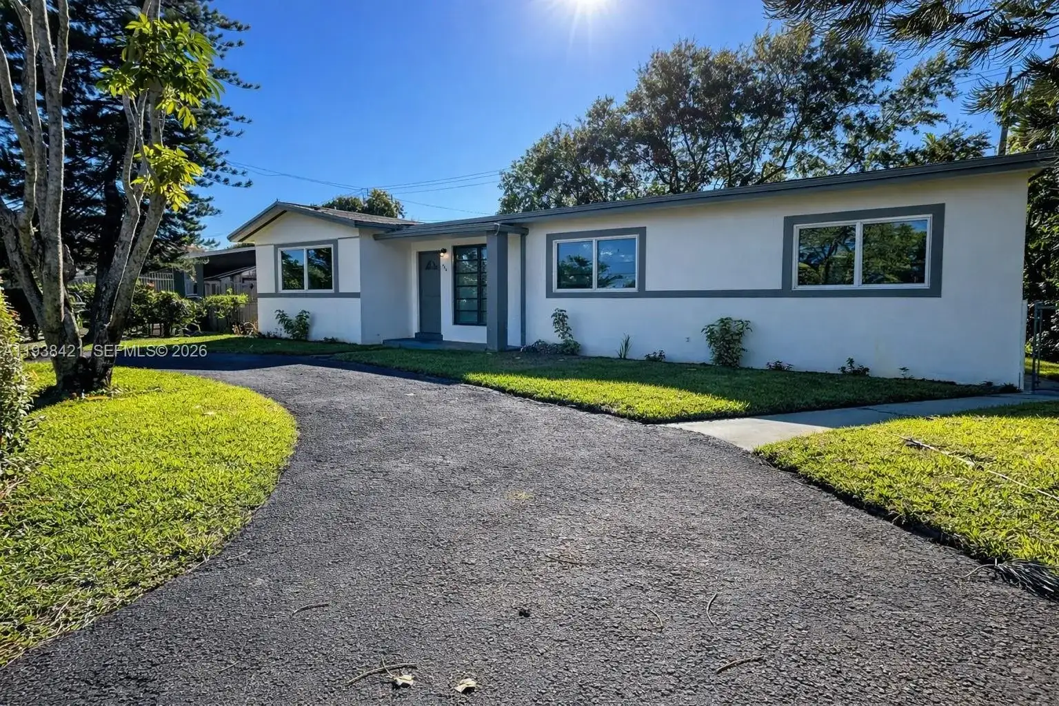 740 NE 181st St, Miami FL 33162 photo 2