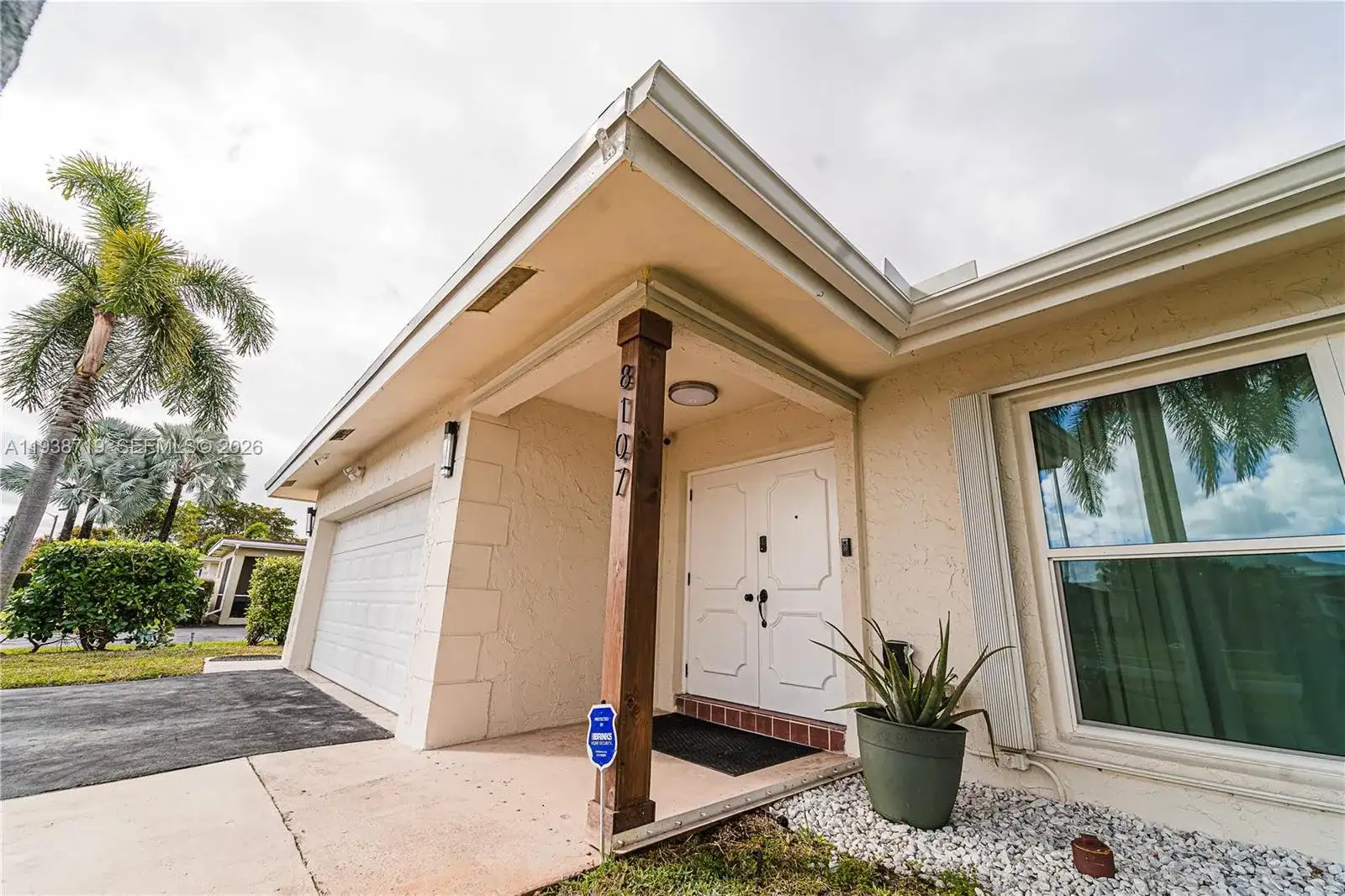 8107 NW 74th Ave, Tamarac FL 33321 photo 2