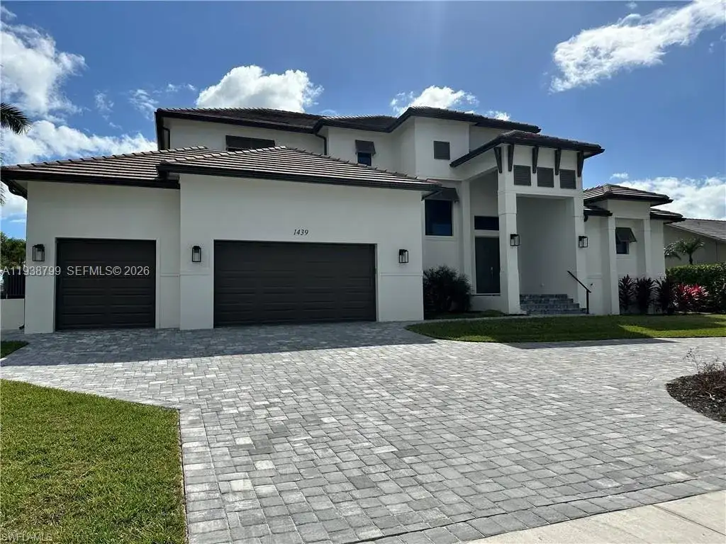 654 Bamboo Ct, Marco Island FL 34145 photo 2
