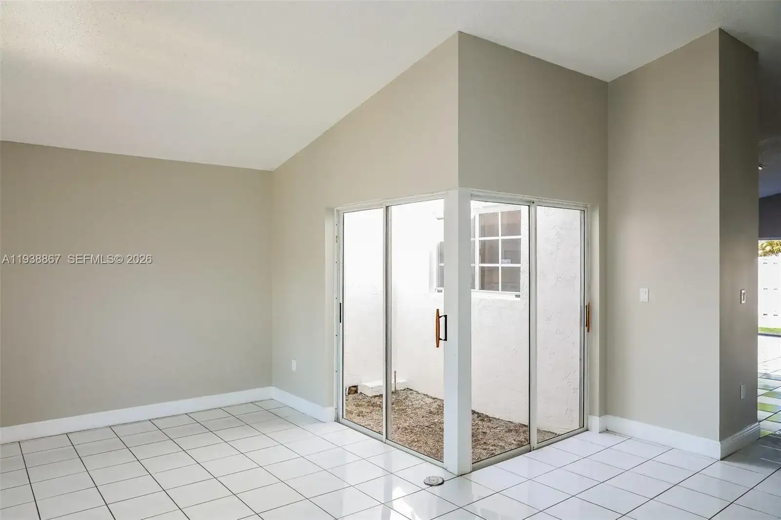 5860 SW 150th Ave, Miami FL 33193 photo 4