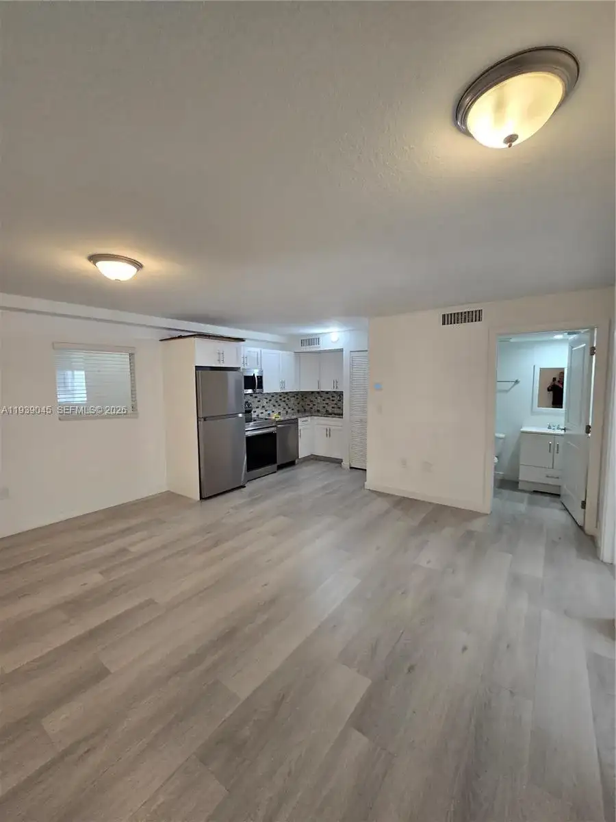 5185 W Flagler St # 302, Miami FL 33134 photo 2