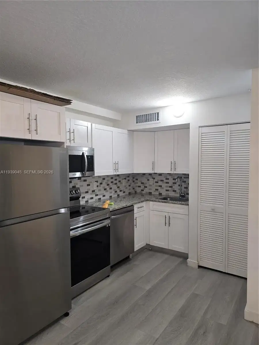 5185 W Flagler St # 302, Miami FL 33134 photo 5